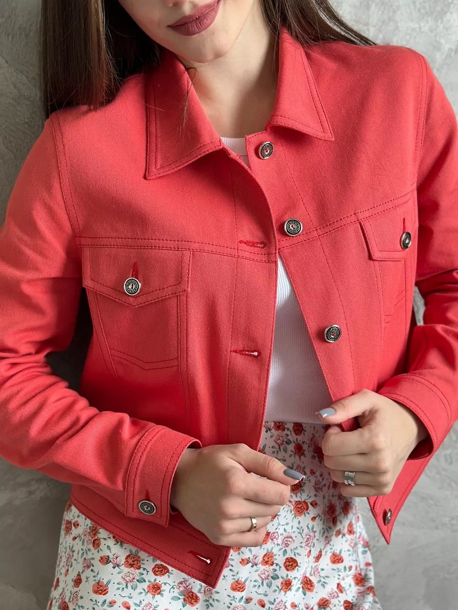 Damen Jeansjacke mit modernem Schnitt und dekorativen Knopfdetails Fudus