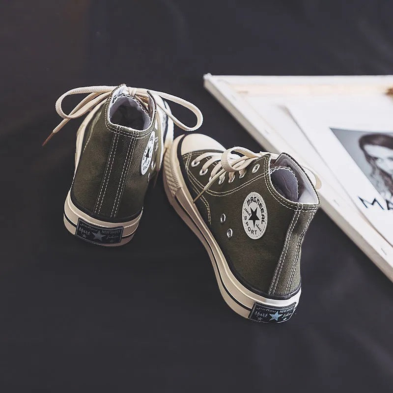 Damen Hochformat Sneakers aus leichtem und atmungsaktivem Canvas mit klassischem Design