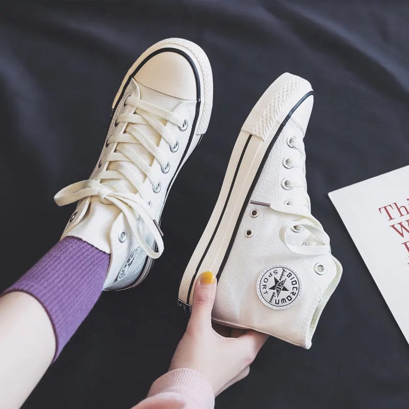Damen Hochformat Sneakers aus leichtem und atmungsaktivem Canvas mit klassischem Design