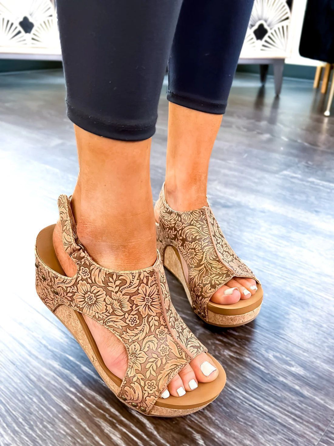 Sandalen Plateau Wedge Peep Toe Nieten