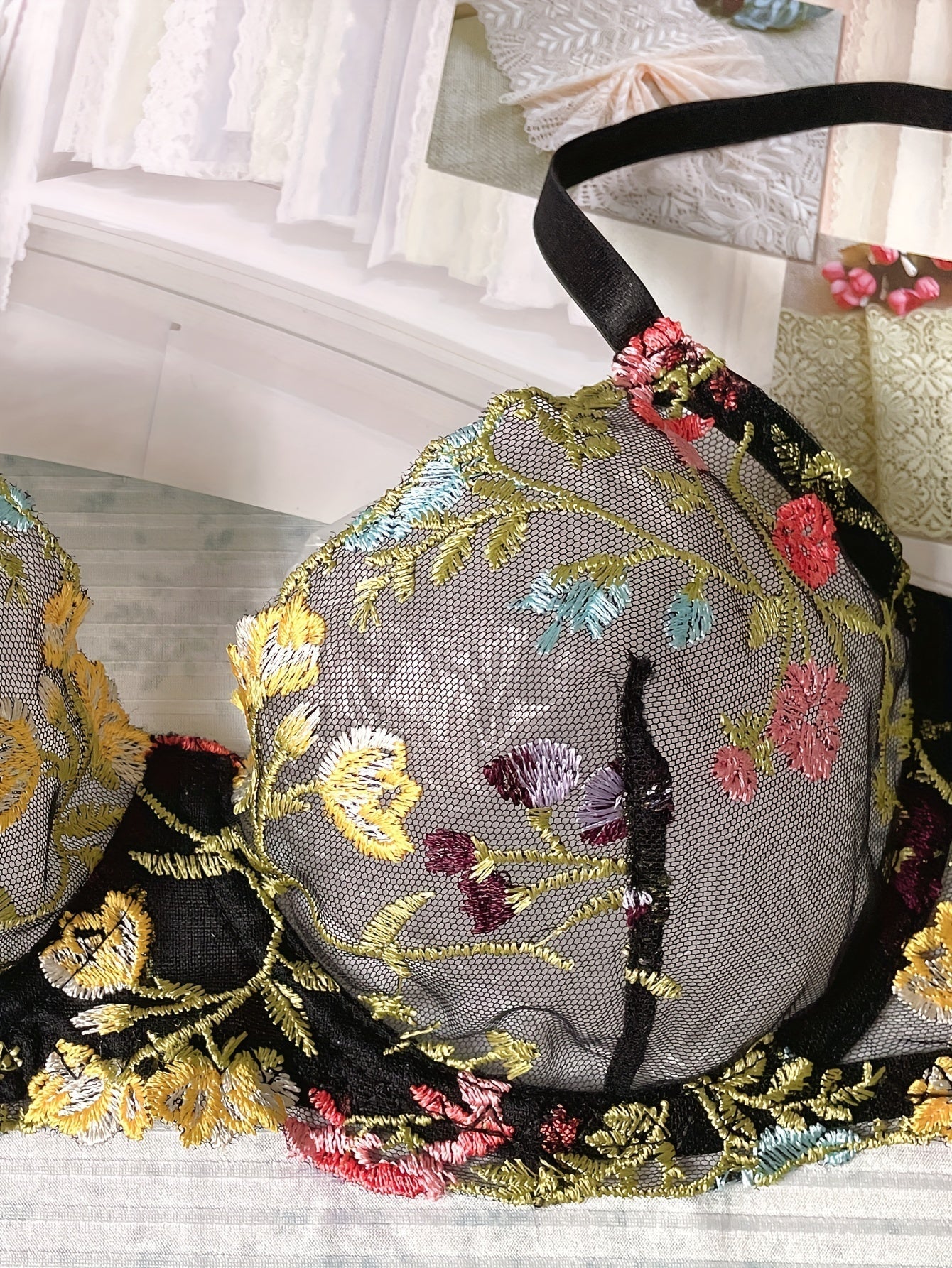 Fudus | Seelenvolles Besticktes Dessous Set