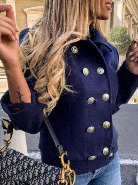 Damen Jacke mit goldenen Knöpfen im kurzen Schnitt