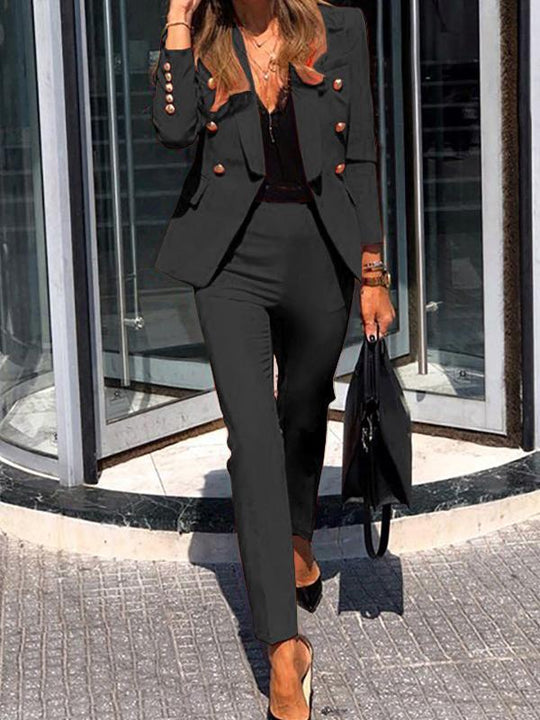 Damen Zweiteilige Kombination Mit Eleganter Hose Und Zweireihigem Blazer