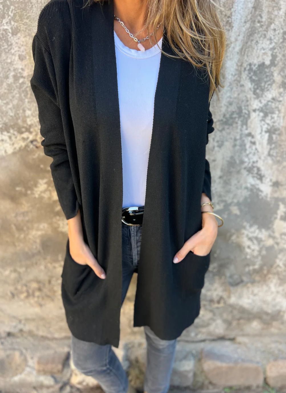 Damen Langstrickjacke mit praktischen Taschen und elegantem V-Ausschnitt Fudus