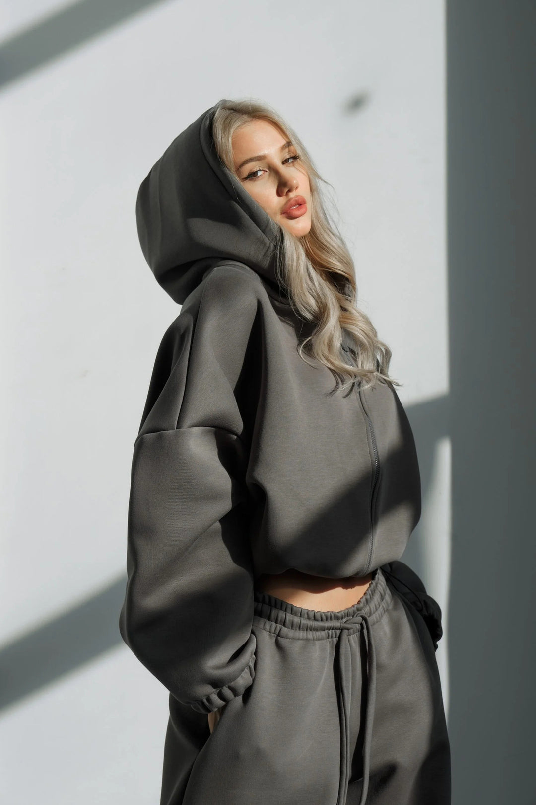 Damen modischer cropped Kapuzenpullover und entspannte Hose Set Fudus