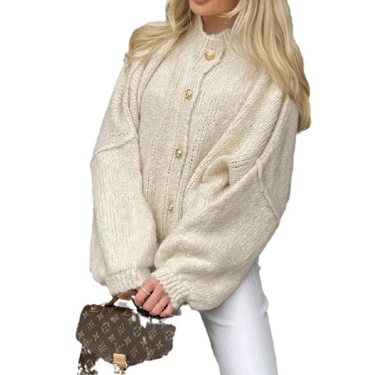 Damen kuscheliger Strickmantel mit voluminösen Ärmeln und goldenen Knopfdetails Fudus