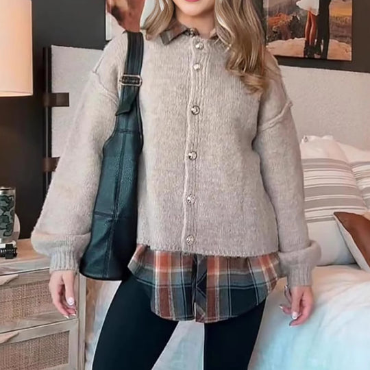 Damen kuscheliger Strickmantel mit voluminösen Ärmeln und goldenen Knopfdetails Fudus