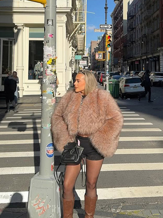 Damen Kunstfelljacke mit voluminösen Ärmeln und modernem Schnitt Fudus