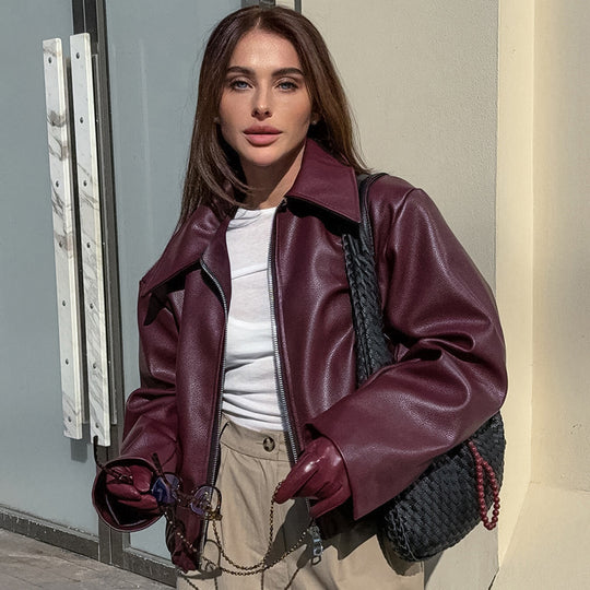 Damen Kunstlederjacke im urbanen Stil mit hohem Kragen und praktischen Taschen Fudus