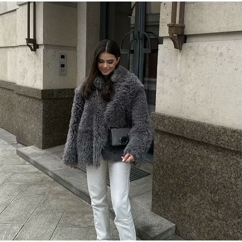 Damen kuschelige Plüschjacke mit elegantem Stehkragen und praktischen Knopfverschlüssen Fudus