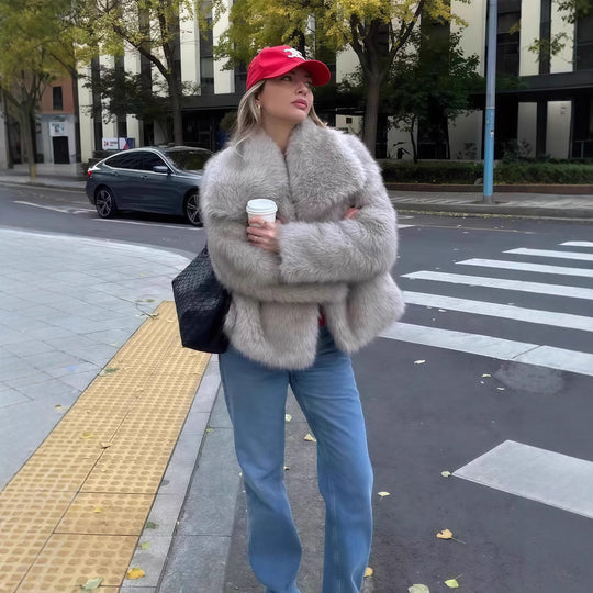 Damen Kunstfelljacke mit voluminösen Ärmeln und eleganter Verarbeitung Fudus