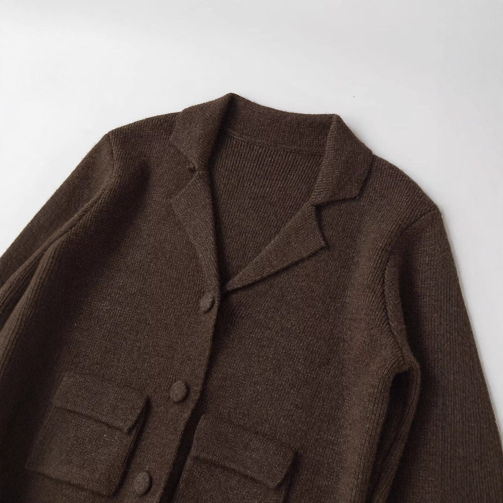 Damen kuschelige Strickjacke mit praktischen Taschen und modernem Reverskragen Fudus