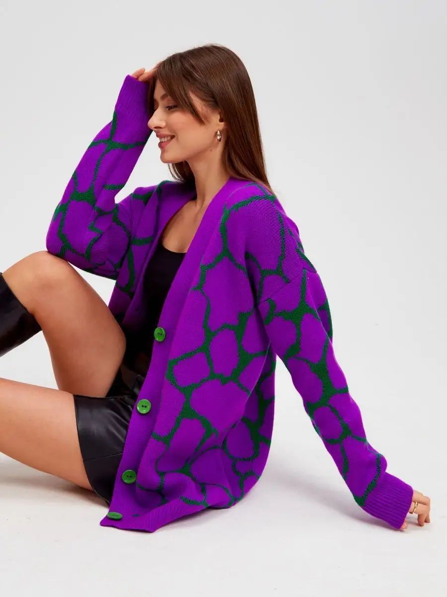 Damen Grobstrickjacke mit modernem Muster und Knopfdetails Fudus