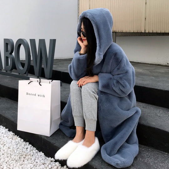 Damen Kuschelmantel mit Kapuze aus weichem Plüsch Fudus