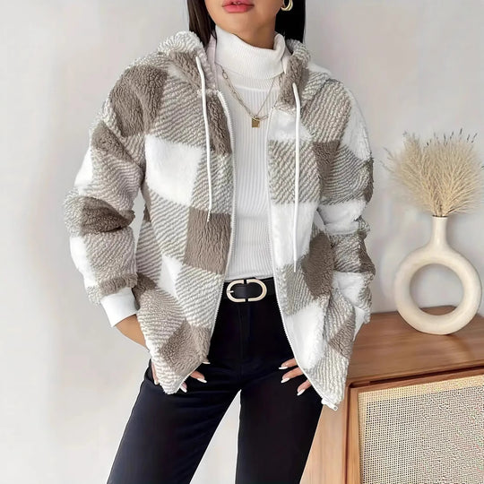 Damen Kuschelige Kapuzenjacke im Karodesign Fudus