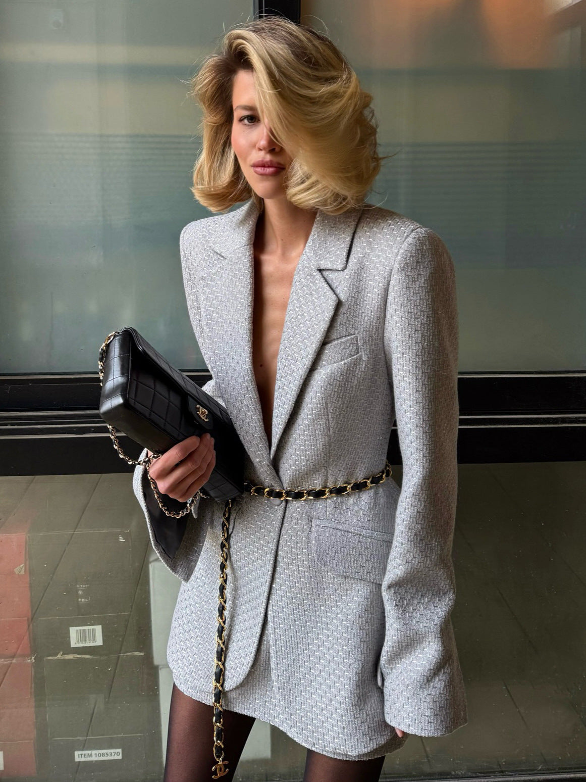 Damen elegante Blazer-Kleid-Kombination mit tailliertem Schnitt und goldener Kette Fudus