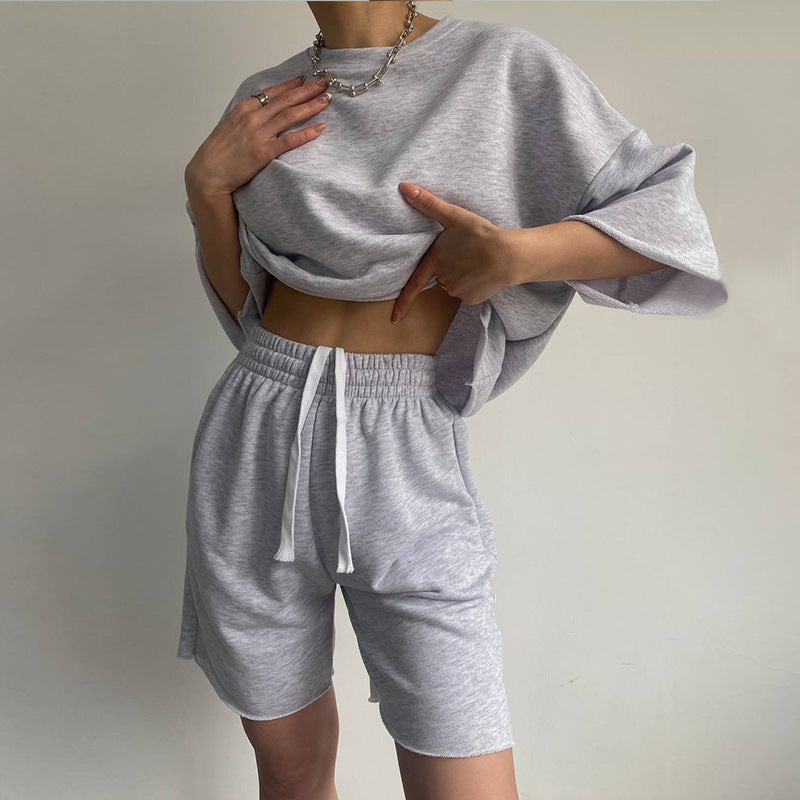Damen lässiges Sport-Set mit cropped Oberteil und Shorts Fudus