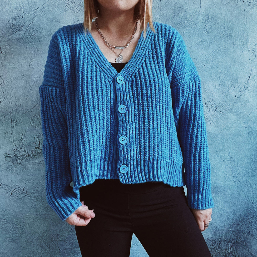 Damen kuschelige Strickjacke mit modernen Knopfdetails und weitem Schnitt Fudus