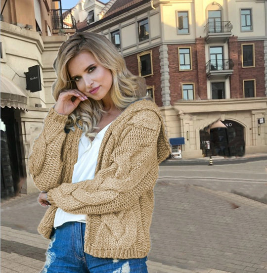 Damen Grobstrickjacke mit Kapuze und elegantem Zopfmuster Fudus