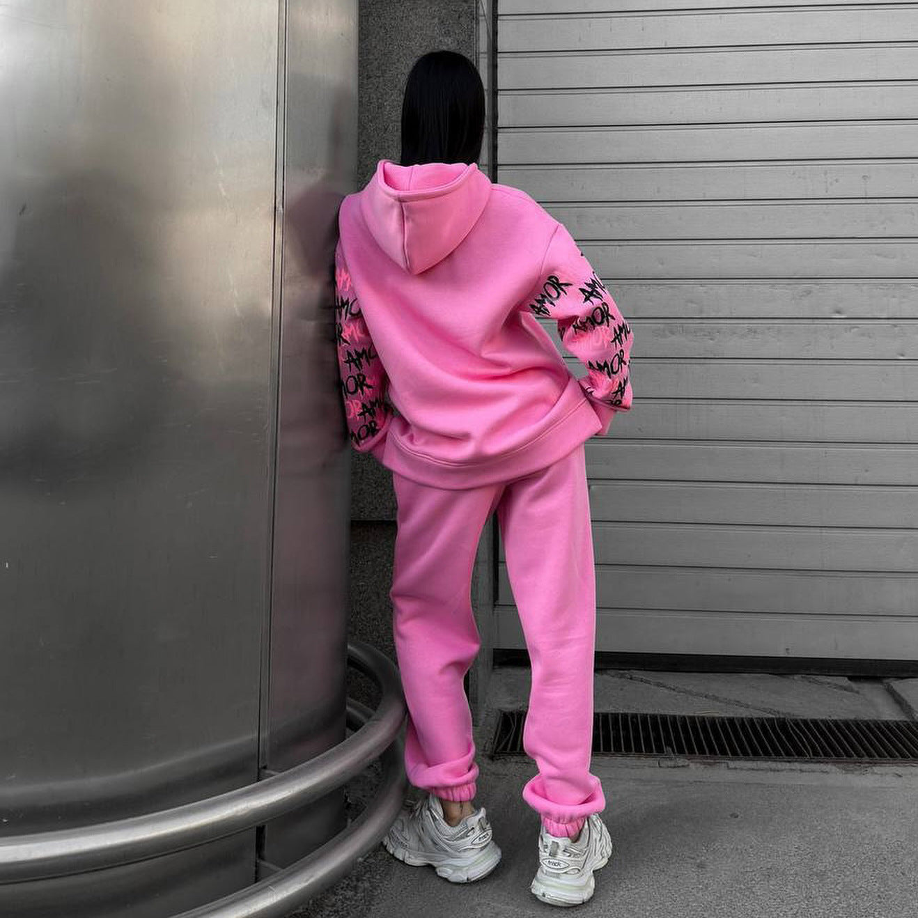 Damen Kapuzenpullover mit kreativem Schriftzug und einzigartigen Ärmelgrafiken Fudus