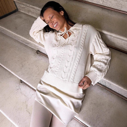 Damen Grobstrickpullover mit romantischem Kragen und praktischen Schnürdetails Fudus