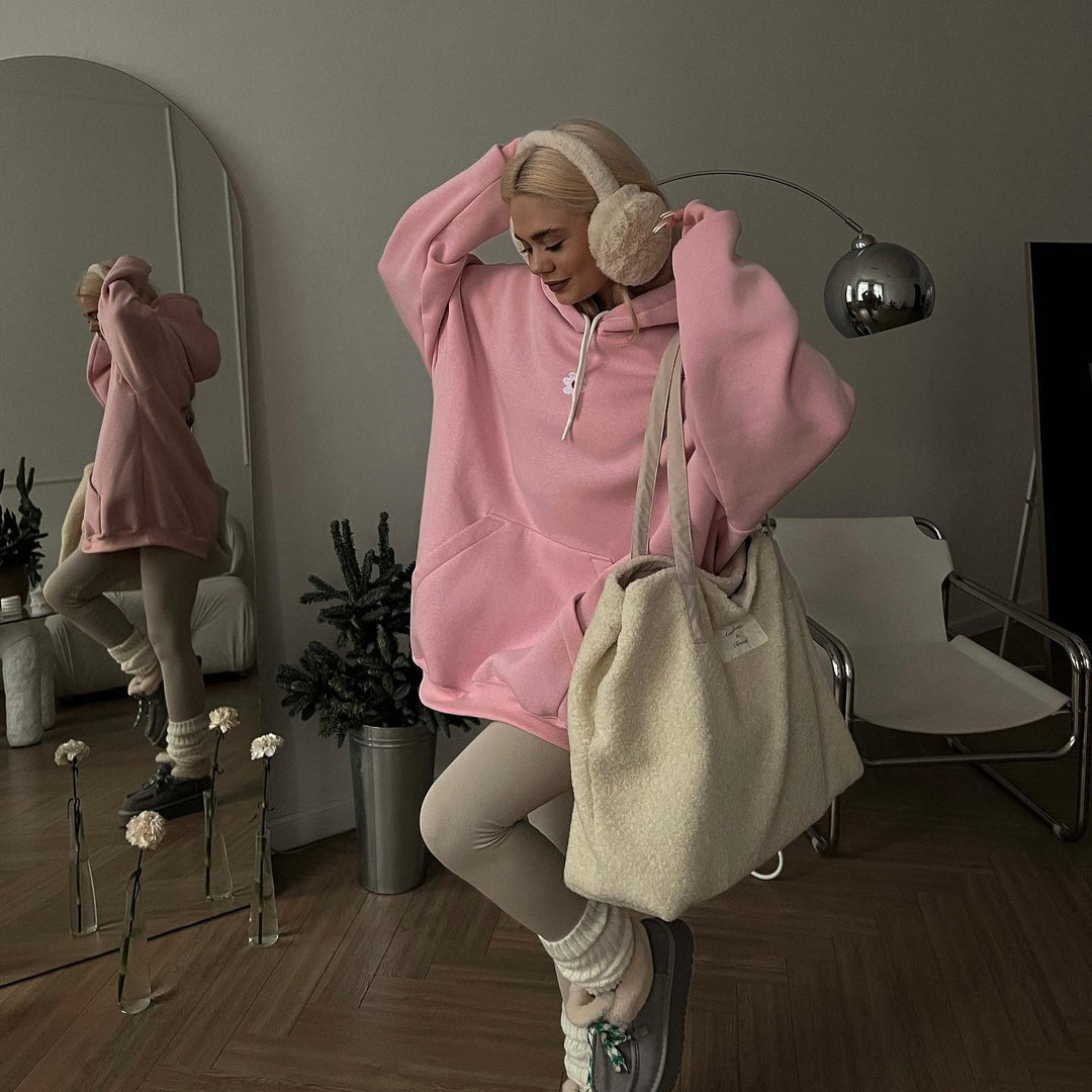 Damen Kapuzenkleid mit buntem Schriftzug und praktischen Taschen Fudus