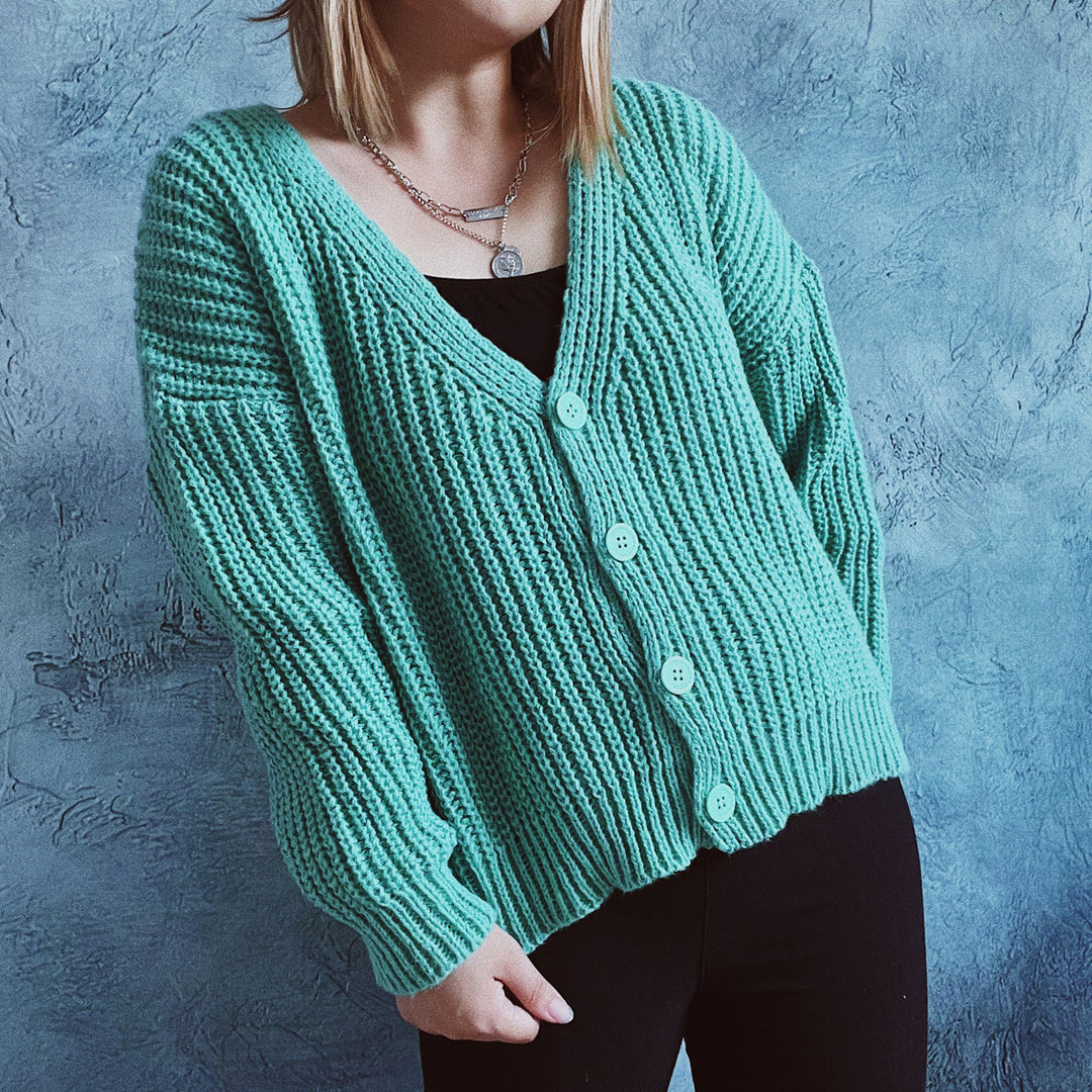 Damen kuschelige Strickjacke mit modernen Knopfdetails und weitem Schnitt Fudus