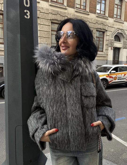 Damen Kunstfelljacke mit großzügigem Kragen und praktischen Taschen Fudus