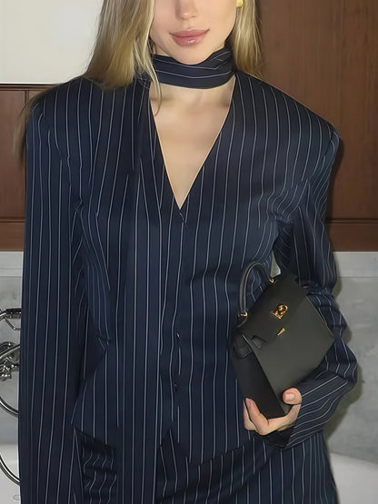 Damen Elegante gestreifte Bluse mit schmeichelndem V-Ausschnitt und schmalem Gürtel Fudus