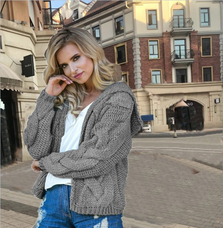 Damen Grobstrickjacke mit Kapuze und strukturiertem Zopfmuster Fudus