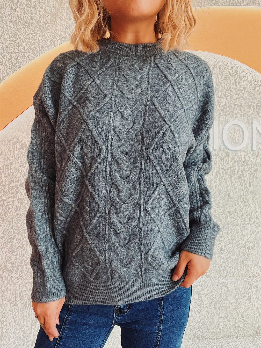 Damen Grobstrickpullover mit elegantem Zopfdesign und lässigem Schnitt Fudus
