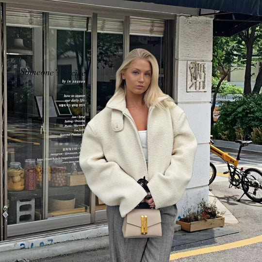 Damen kuschelige und stylische Kurzjacke Fudus