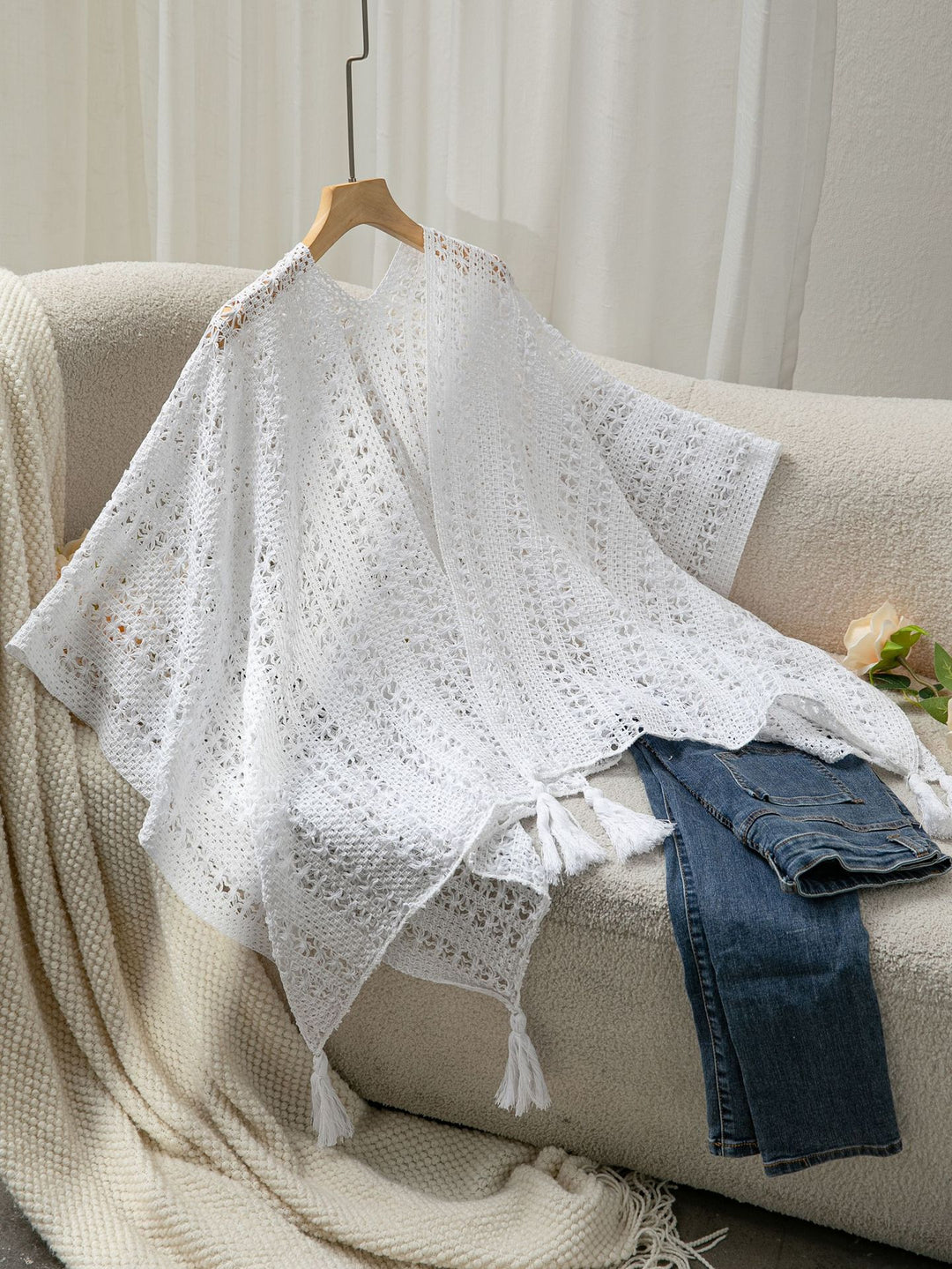 Damen Häkelponcho mit fransigen Säumen Fudus