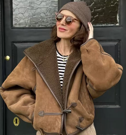 Damen Jacke mit bequemem Fellkragen und innovativen Verschlussdetails Fudus