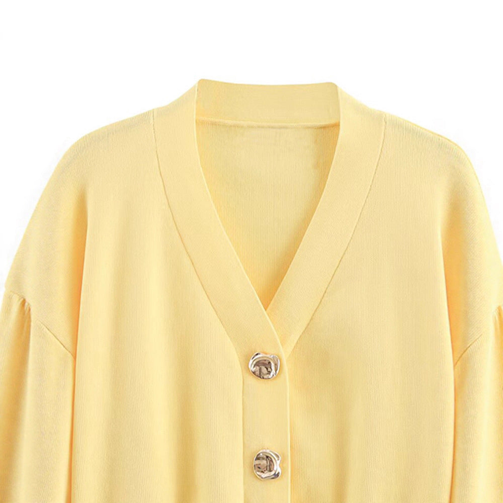 Damen lässige Strickjacke mit ballonförmigen Ärmeln und dekorativen Knopfdetails Fudus