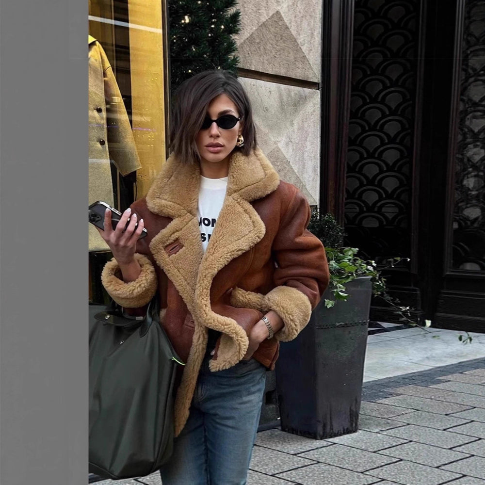 Damen lässige Lederjacke mit kunstfellgefüttertem Kragen und Knopfdetails Fudus