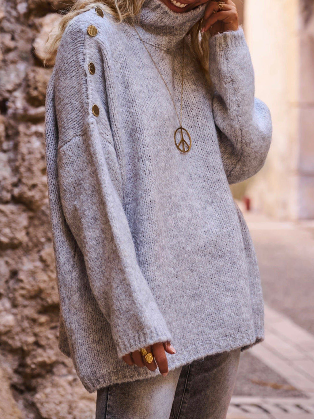 Damen Grobstrickpullover mit hohem Kragen und modischen Knopfdetails Fudus