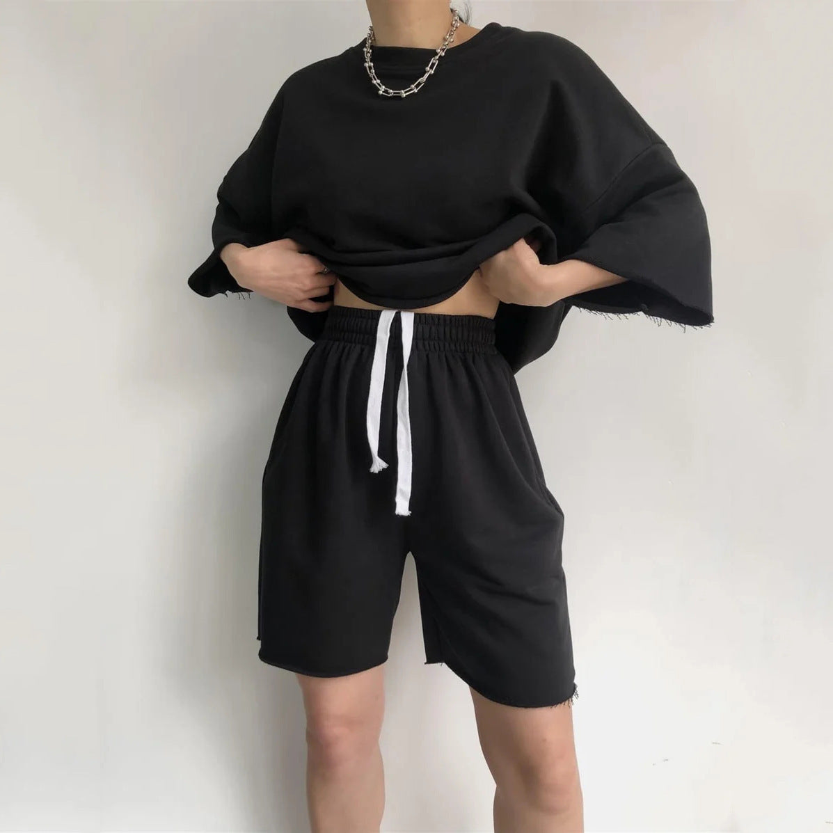 Damen lässiges Sport-Set mit cropped Oberteil und Shorts Fudus