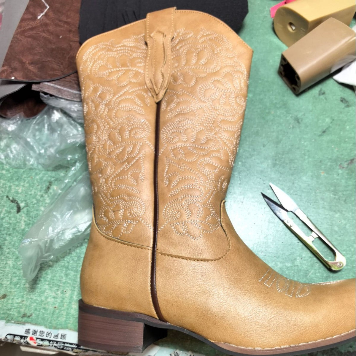 Damen Cowboystiefel mit elegantem Muster und robustem Absatz Fudus