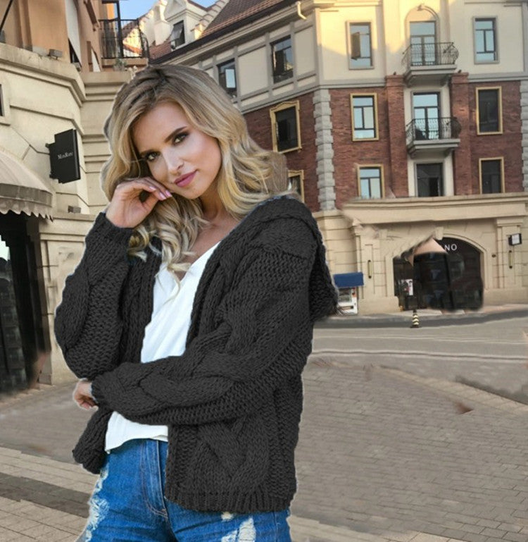 Damen Grobstrickjacke mit Kapuze und strukturiertem Zopfmuster Fudus