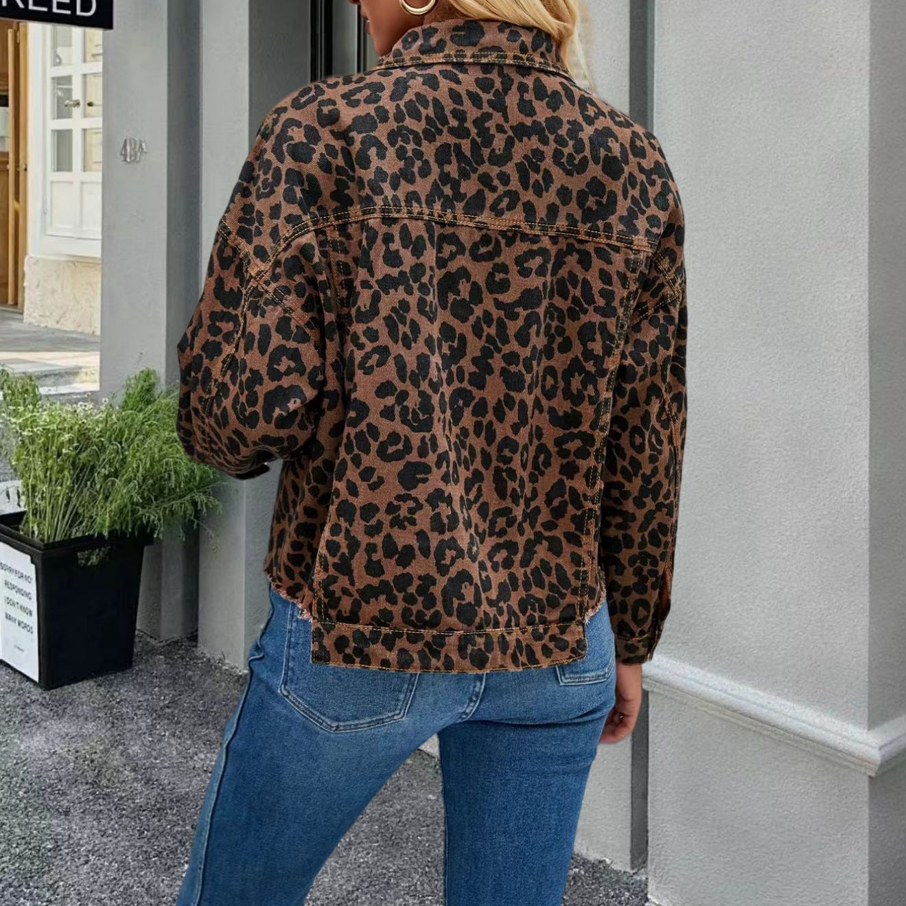 Damen Jeansjacke im aufregenden Leo-Muster Fudus