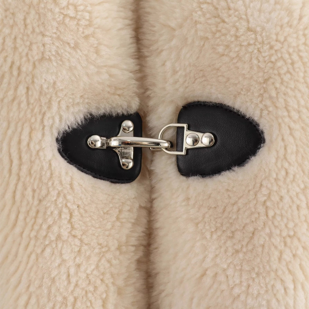 Damen Kunstfelljacke mit praktischen Taschen und dekorativem Druckknopfverschluss Fudus