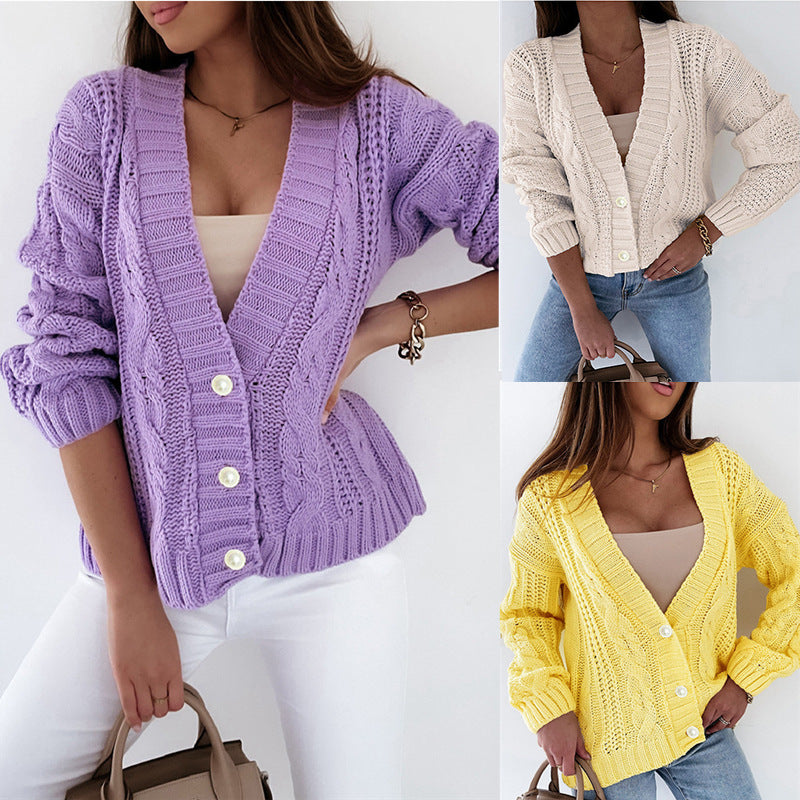 Damen Grobstrickjacke mit tiefem V-Ausschnitt und dekorativen Knöpfen Fudus