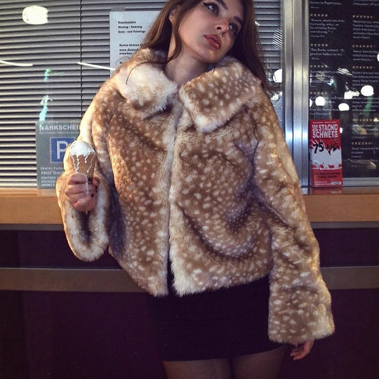 Damen Kunstfelljacke mit weitem Kragen und eleganten Rüschen Fudus