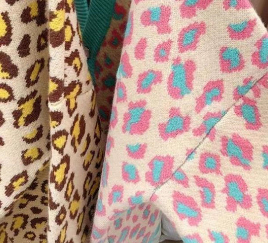 Damen Grobstrick Cardigan mit Leopardenmuster und großem V-Ausschnitt Fudus