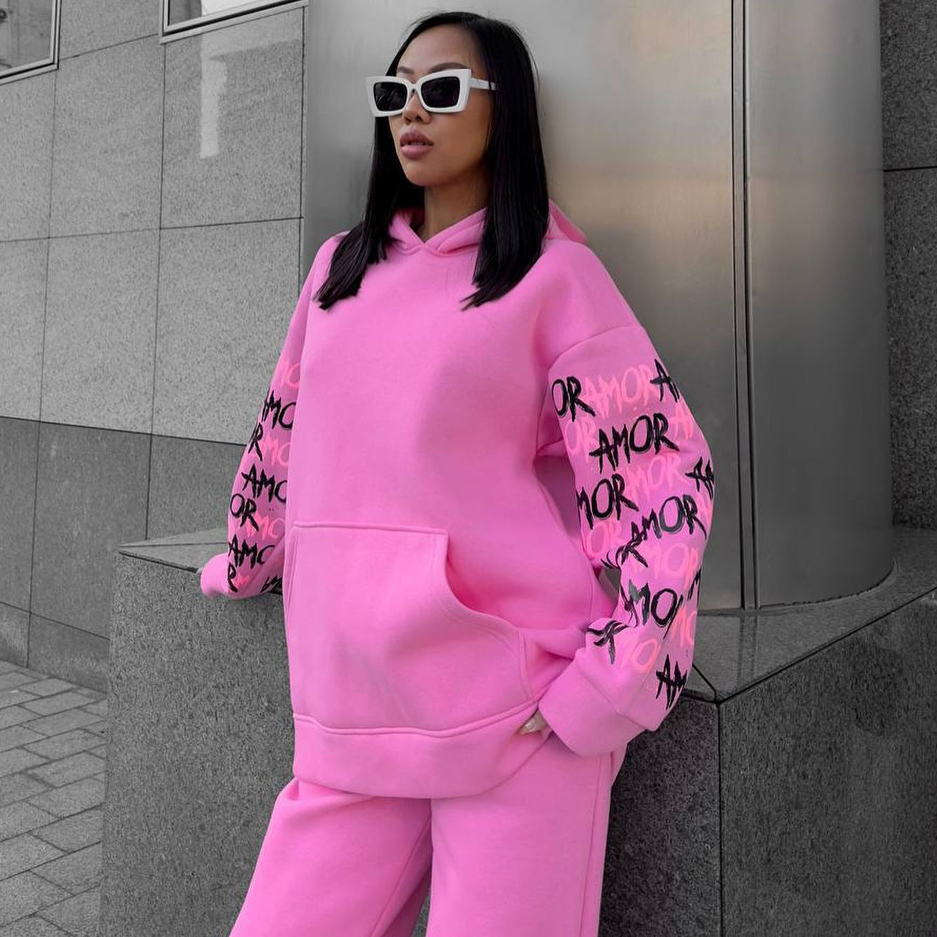 Damen Kapuzenpullover mit kreativem Schriftzug und einzigartigen Ärmelgrafiken Fudus