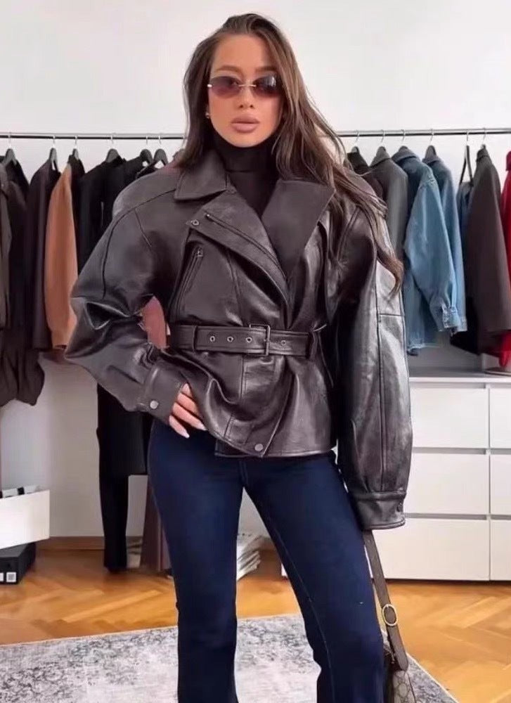 Damen Kunstlederjacke mit breitem Revers und taillierbarem Gürtel Fudus