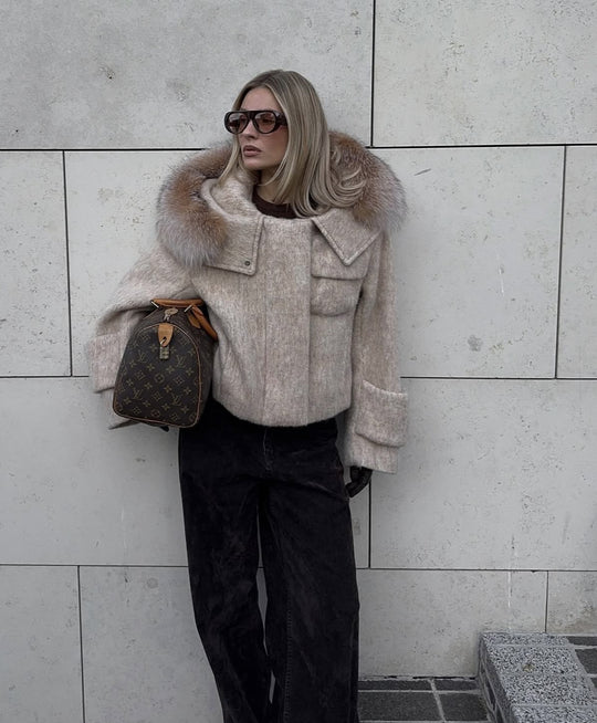 Damen Kunstfelljacke mit großzügigem Kragen und praktischen Taschen Fudus