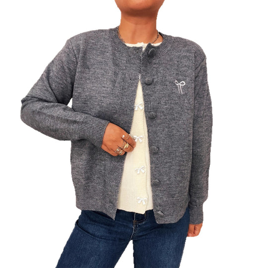 Damen Kuschelweich Strickjacke mit schönen Knöpfen und raffinierten Details Fudus