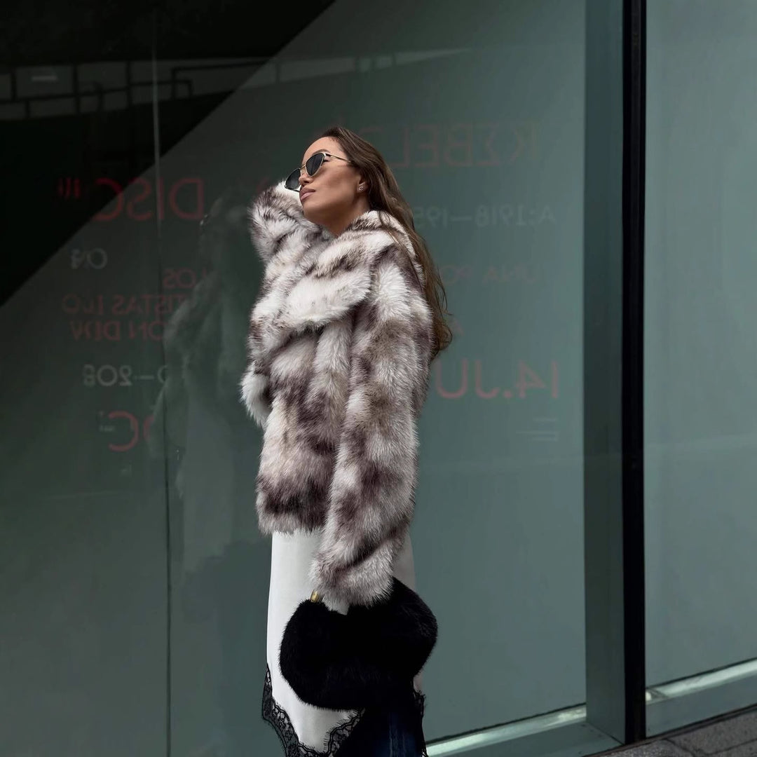 Damen Kunstfelljacke mit voluminösem Kragen und modischen Details Fudus